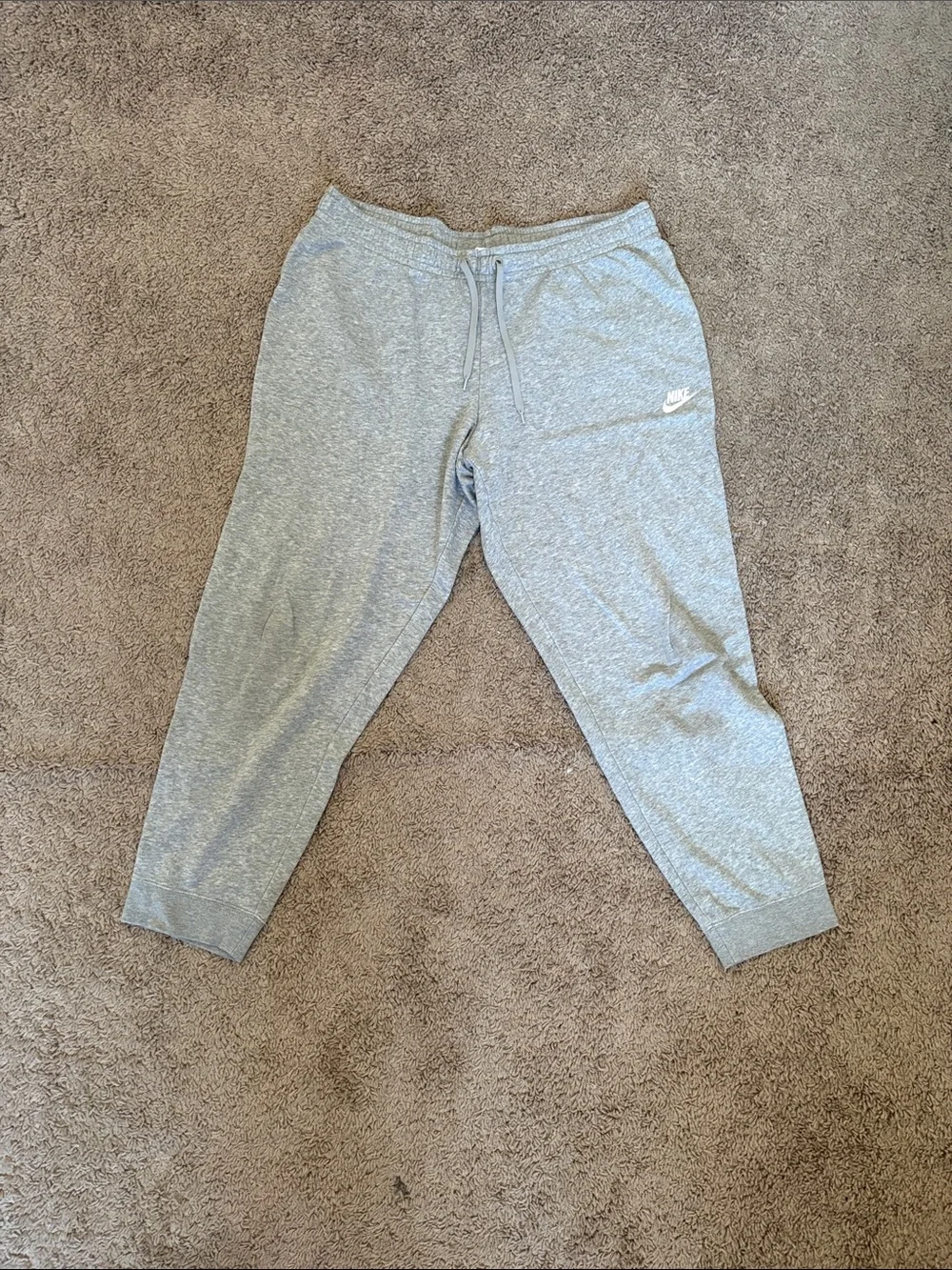 Nike Women’s Light Gray Heather Jogger Sweatpants